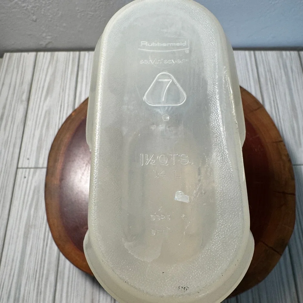 Rubbermaid Servin Saver Pitcher 1.5 Qt 1.4 L Translucent Almond Lid 0922 Vintage